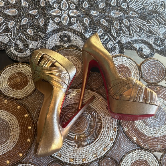 Christian louboutin 9.5 Glamorous Gold Platform Heels - Picture 6 of 6